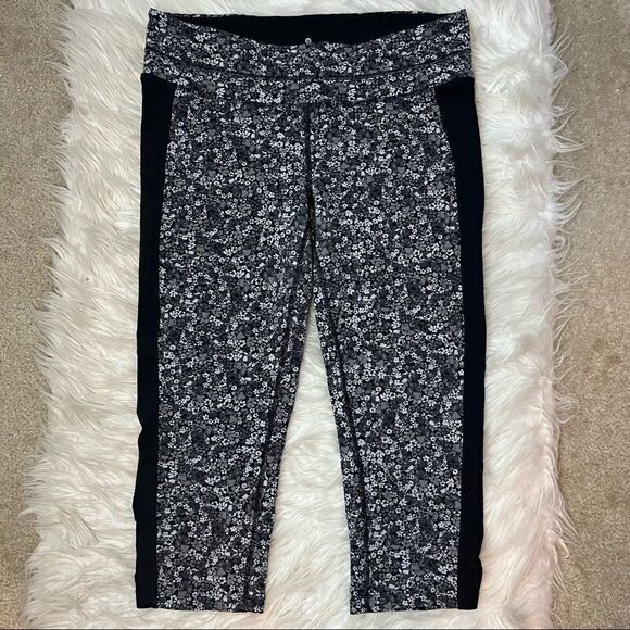 Athleta Ditsy Stripe Balance Capri - Picture 3 of 9